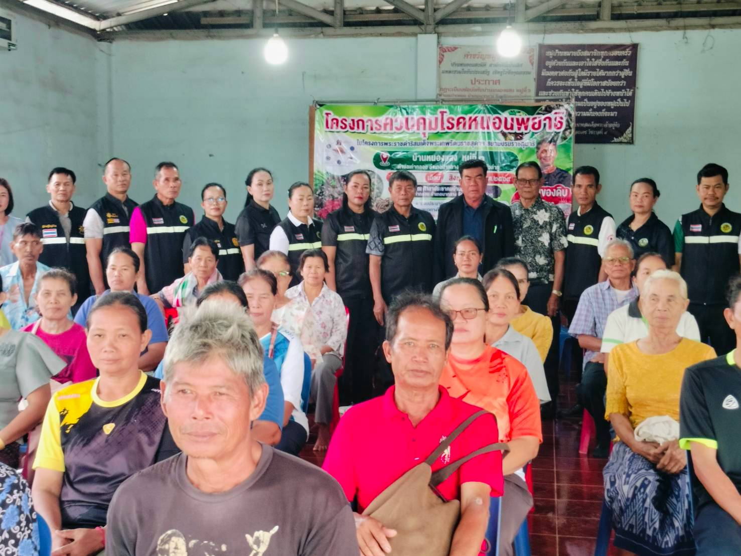 วันที่ 25  สิงหาคม  2569   นำโดย  นายจิรศักดิ์   วิชัย  นายกเทศมนตรีตำบลเก่ากลอย พร้อมด้วยคณะผู้บริหาร สมาชิกสภา ปลัด รองปลัด ข้าราชการพนักงานเทศบาลตำบลเก่ากลอย ประชาชนบ้านหนองแสง ม.3 ที่เข้าร่วมโครงการควบคุมโรคหนอนพยาธิในโครงการพระราชดำริด้านสาธารณสุข  ป