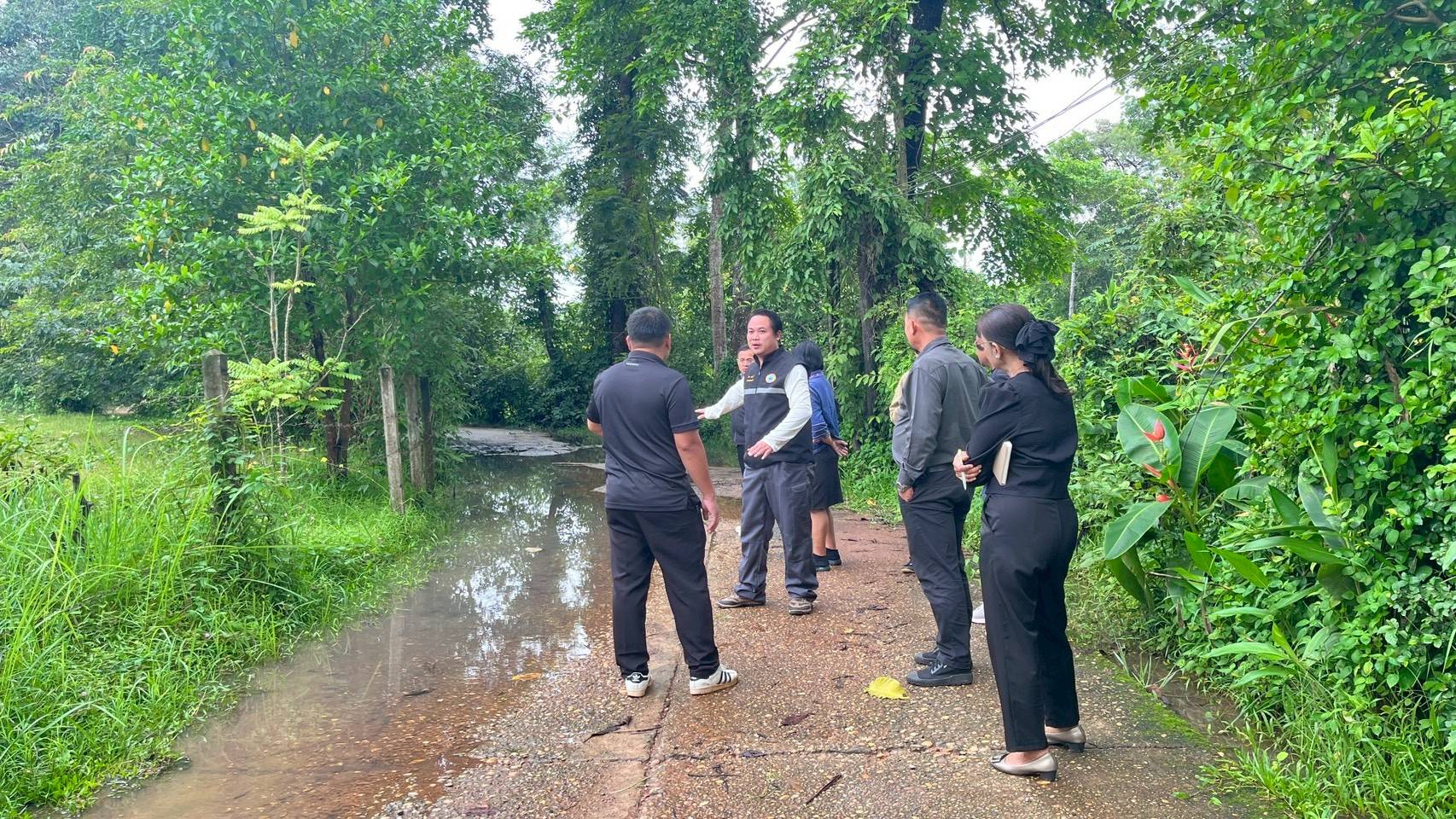 เทศบาลตำบลหนองญาติ ลงตรวจสอบพื้นที่ได้รับผลกระทบจากพายุ