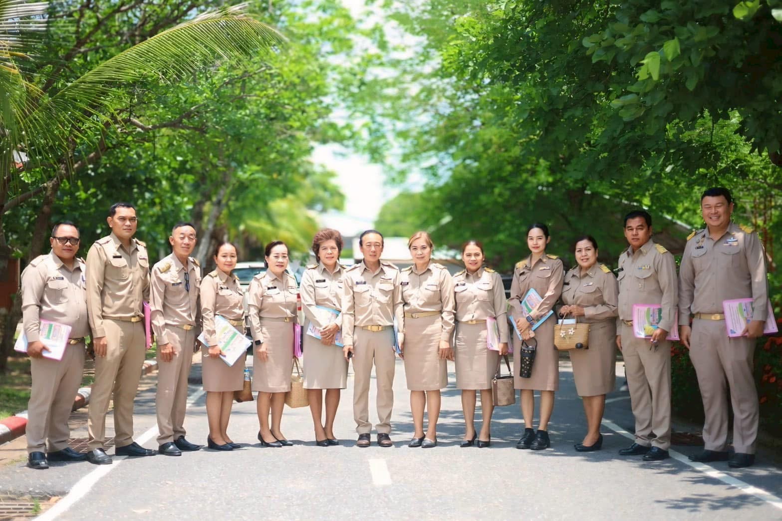#การประชุมสภาเทศบาลตำบลหนองสองห้อง สมัยสามัญ สมัยที่สอง ครั้งที่ ๑ ประจำปี พ.ศ. ๒๕๖๙ เทศบาลตำบลหนองสองห้อง ขอประชาสัมพันธ์การดำเนินงานด้านการเมืองและการบริหารท้องถิ่น โดยเมื่อวันศุกร์ที่ ๒๒ พฤษภาคม ๒๕๖๙ เวลา ๑๐.๐๐ น. ณ ห้องประชุมสภาเทศบาลตำบลหนองสองห้อง ไ