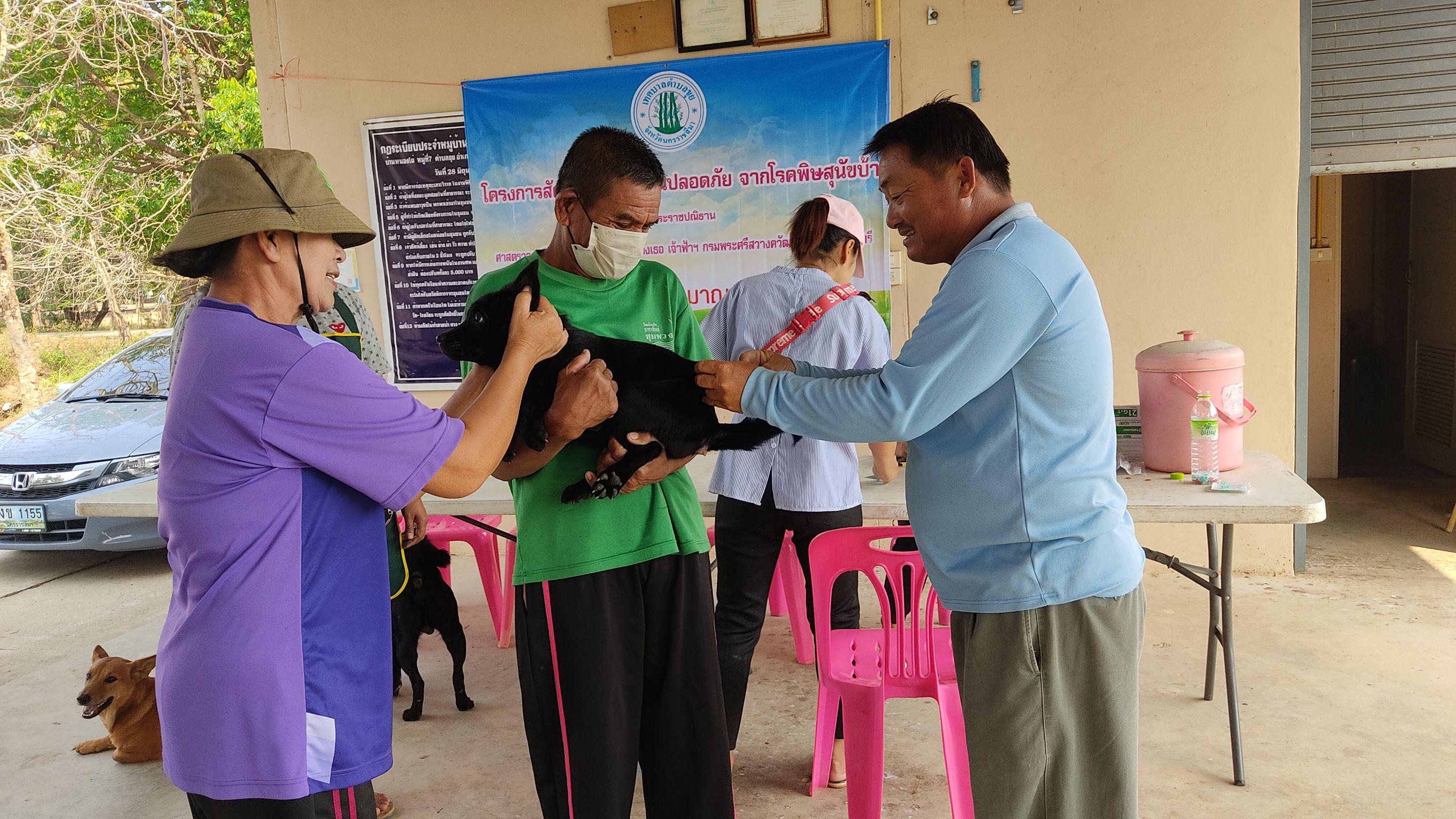 ระหว่างวันที่ 4 - 11  มีนาคม 2568 กองสาธารณสุขและสิ่งแวดล้อมเทศบาลตำบลขุย ออกบริการฉีดวัคซีนป้องกันโรคพิษสุนัขบ้าในสัตว์