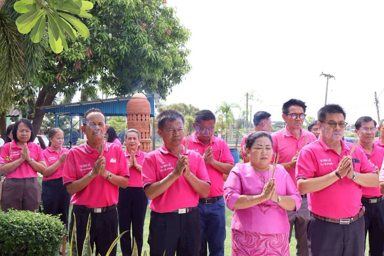 ทำบุญสำนักงานเทศบาลตำบลธาตุพนมใต้