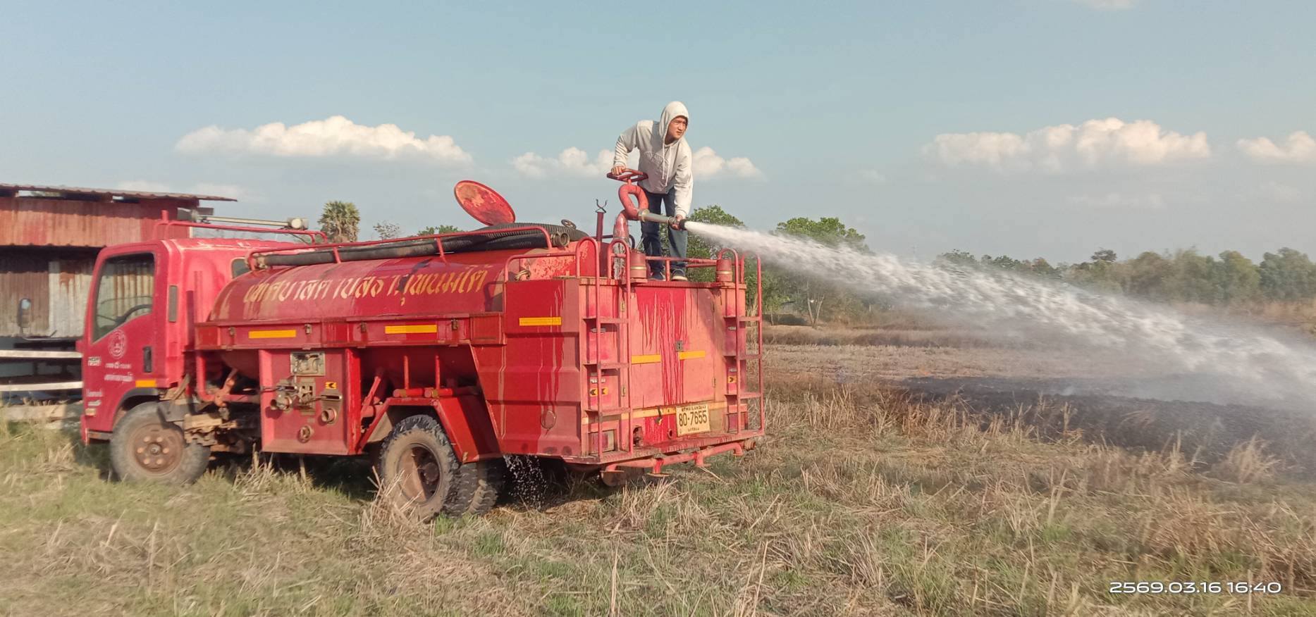 ประชาสัมพันธ์เทศบาลตำบลธาตุพนมใต้ งานป้องกันและบรรเทาสาธารณภัย​ ลงพื้นที่​ทำการดับเพลิงไหม้​ จุดแรก​เหตุเกิดที่บริเวณคอกวัวและฟางข้าวของชาวบ้าน​ จุดที่สอง​เหตุเกิดที่ทุ่งนา​ไฟลามทุ่ง​ บ้านโคกสว่างพัฒนา หมู่ที่ ​7