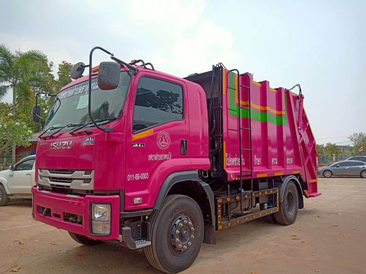 ประชาสัมพันธ์เทศบาลตำบลธาตุพนมใต้ตรวจรับพัสดุ (รถบรรทุกขยะ)