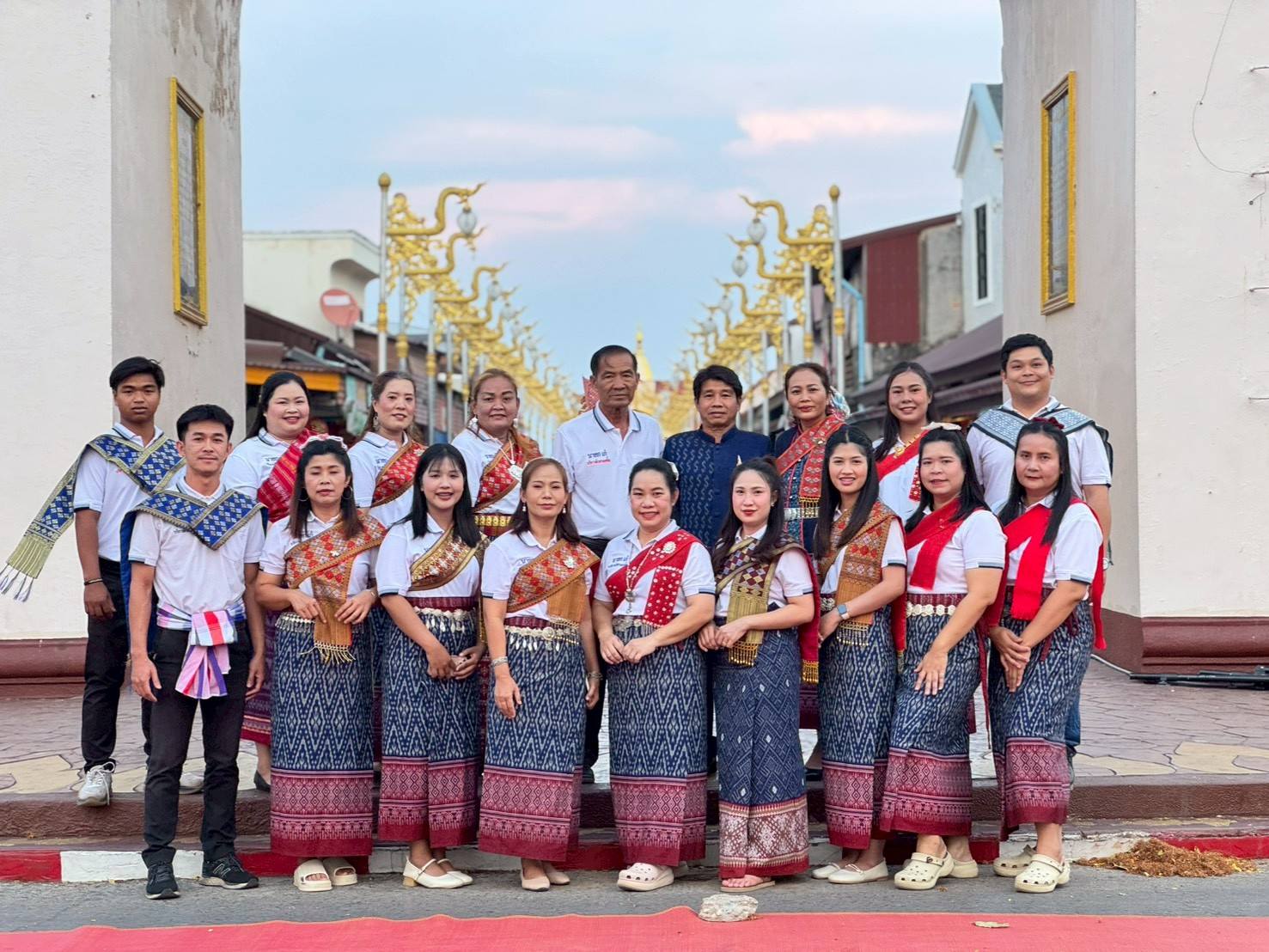 ประชาสัมพันธ์เทศบาลตำบลธาตุพนมใต้ เข้าร่วมกิจกรรม ถนนสายวัฒนธรรมอำเภอธาตุพนม วันศุกร์ที่ 17 เมษายน 2569 เวลา18.00 น.