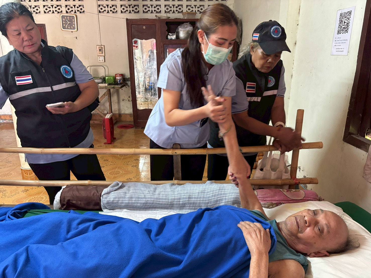 ประชาสัมพันธ์กองสาธารณสุขและสิ่งแวดล้อม พร้อมทีม CG ร่วมใจ ดูแลสุขภาวะ พร้อมกระตุ้นเศรษฐกิจชุมชนลงพื้นที่ดูแลสุขภาพผู้ที่มีภาวะพึ่งพิงที่บ้าน จำนวน 3 ราย