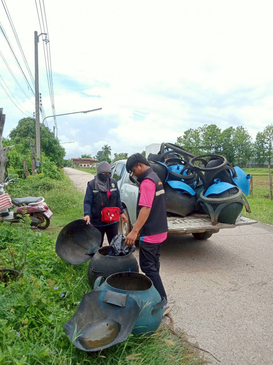 ประชาสัมพันธ์เทศบาลตำบลธาตุพนมใต้ลงถังขยะมูลฝอยเก็บถังขยะเก่า/ทำความสะอาด/ซ่อมแซม/ทาสี ลงพื้นที่ชุมชน หมู่ที่ 4 บ้านโพธิ์ทอง หมู่ที่ 8 บ้านหัวดอนใหญ่ และหมู่ที่ 9 บ้านดอนกลางทุ่ง