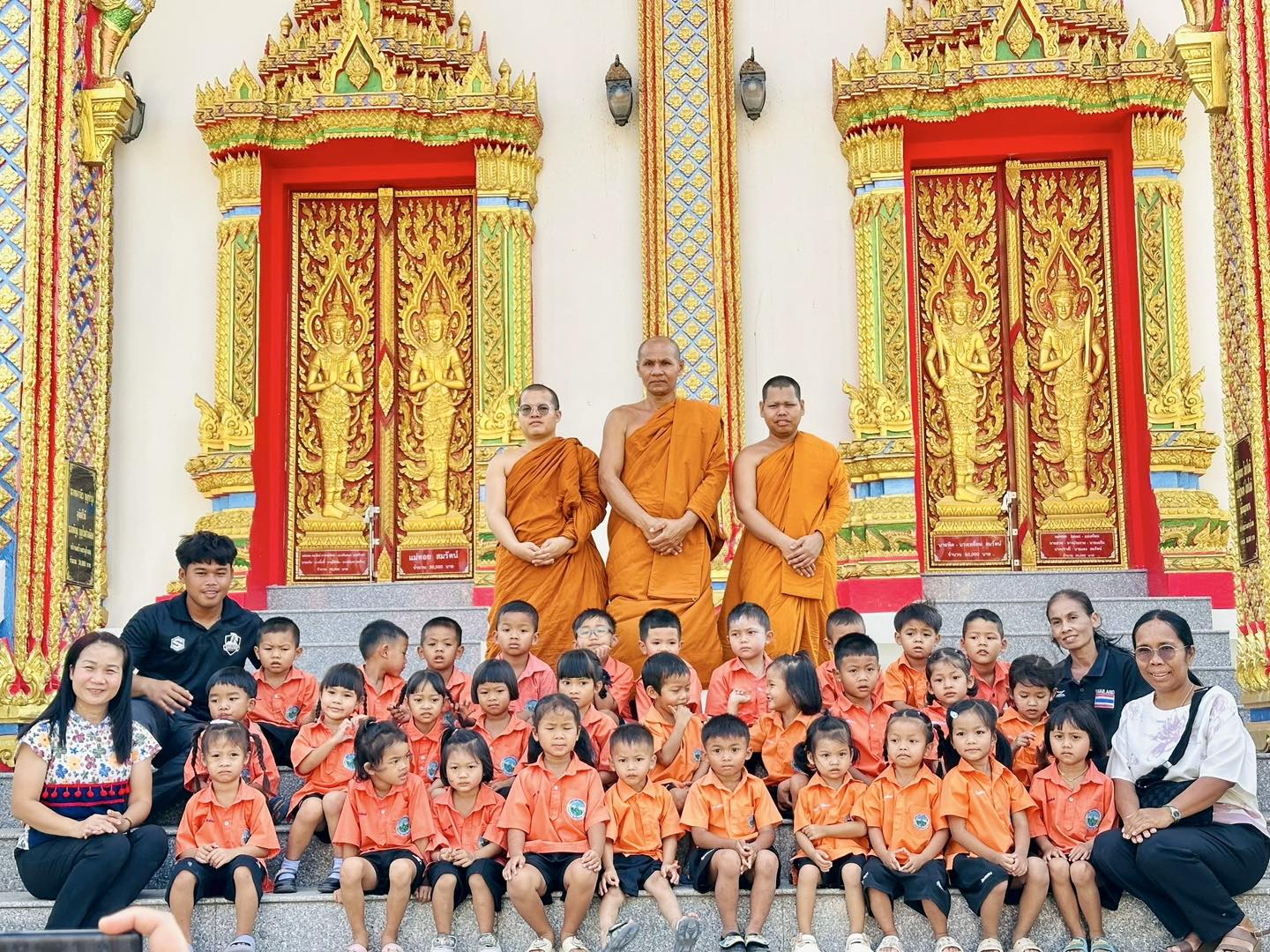 วันที่ 10  เมษายน  2569 ศูนย์พัฒนาเด็กเล็ก สังกัด  เทศบาลตำบลกันทรอม  ร่วมถวายปัจจัย ตามโครงการธรรมะวัยใส  