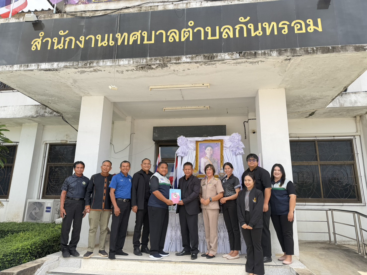 เมื่อวันที่ 29 มิถุยายน 2569 สำนักงานอัยการคุ้มครองสิทธิและช่วยเหลือทางกฎหมายและการบังคับคดีจังหวัดศรีสะเกษ (สาขากันทรลักษ์) นำโดย นายศุภฤกษ์ ทวีอรรถมงคล อัยการจังหวัดประจำสำนักงานอัยการสูงสุด  นางสาวนีลุบล เดชพละ นักจัดการงานทั่วไปชำนาญการ นายอัยการ ภัชพ